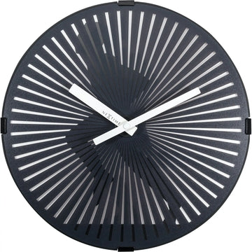 Wanduhr – Bewegender Mann, Robustes Kunststoff, Verspieltes Design | NeXtime
