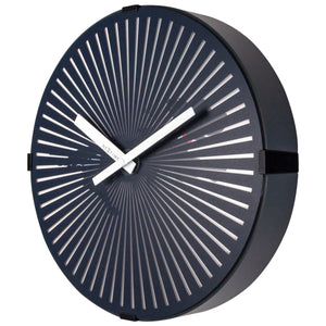 Wanduhr – Bewegender Hund, Robustes Gehäuse, Spaßiges Design | NeXtime