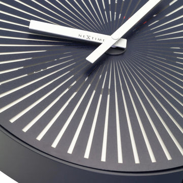 Wanduhr – Bewegender Hund, Robustes Gehäuse, Spaßiges Design | NeXtime