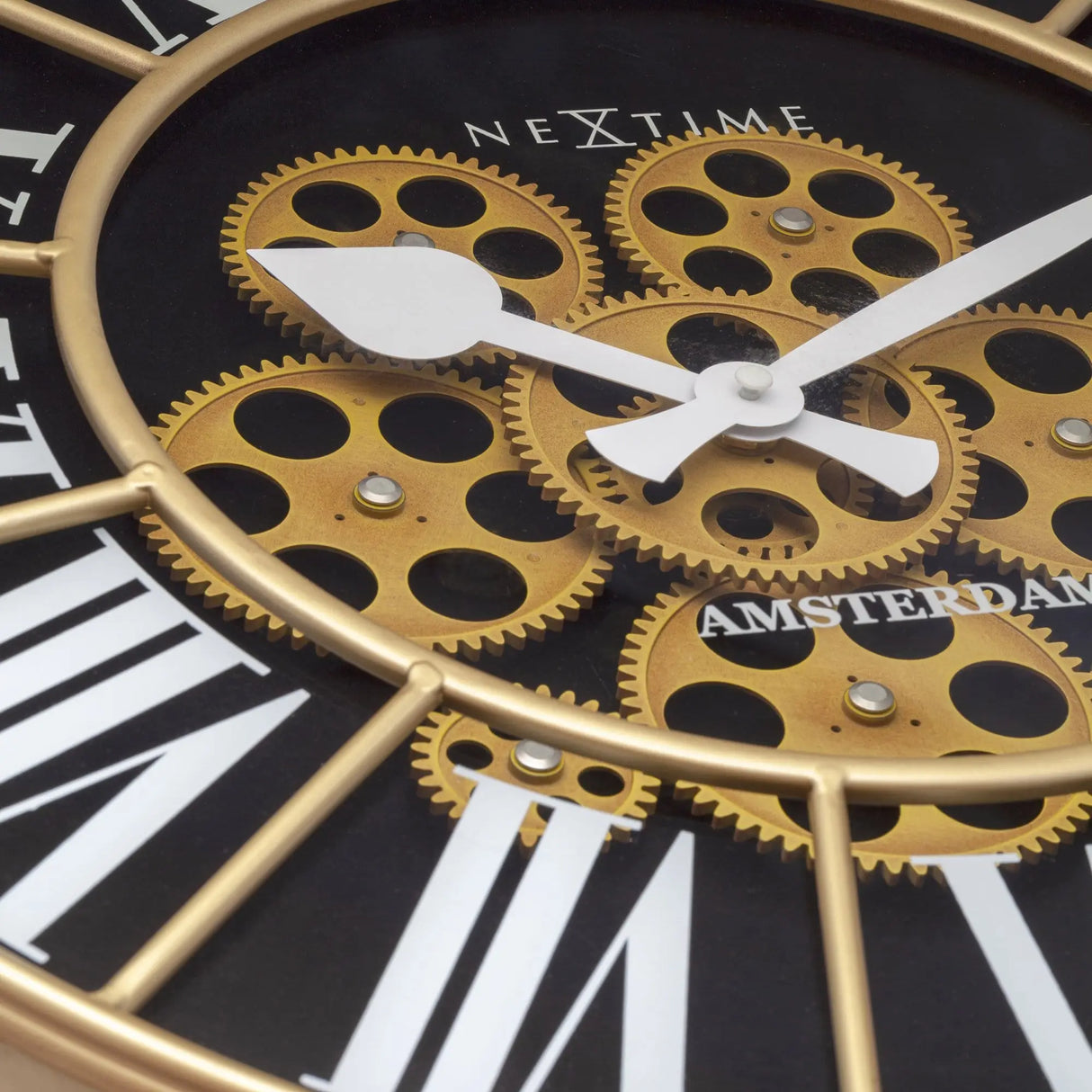 Wanduhr – Bewegliche Zahnräder, Römische Ziffern, Markante Optik - William | NeXtime