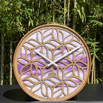 Wanduhr – Florales Holz, Sanfte Farben, Stilles Werk - Yogi | NeXtime