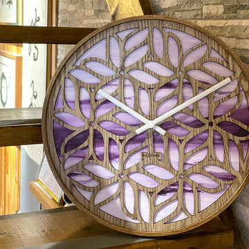 Wanduhr – Florales Holz, Sanfte Farben, Stilles Werk - Yogi | NeXtime