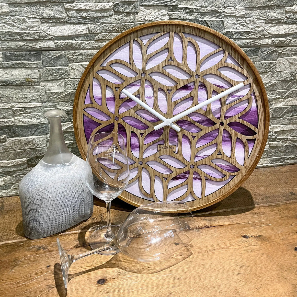 Wanduhr – Florales Holz, Sanfte Farben, Stilles Werk - Yogi | NeXtime