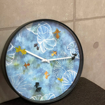 Wanduhr – Goldfischmotiv, Lotusmuster, Stilles Werk - Pond | NeXtime