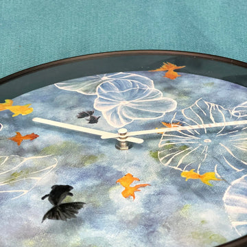 Wanduhr – Goldfischmotiv, Lotusmuster, Stilles Werk - Pond | NeXtime