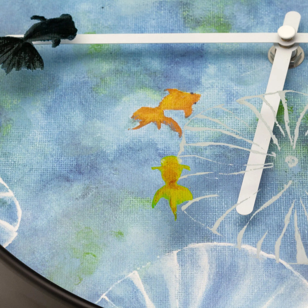 Wanduhr – Goldfischmotiv, Lotusmuster, Stilles Werk - Pond | NeXtime