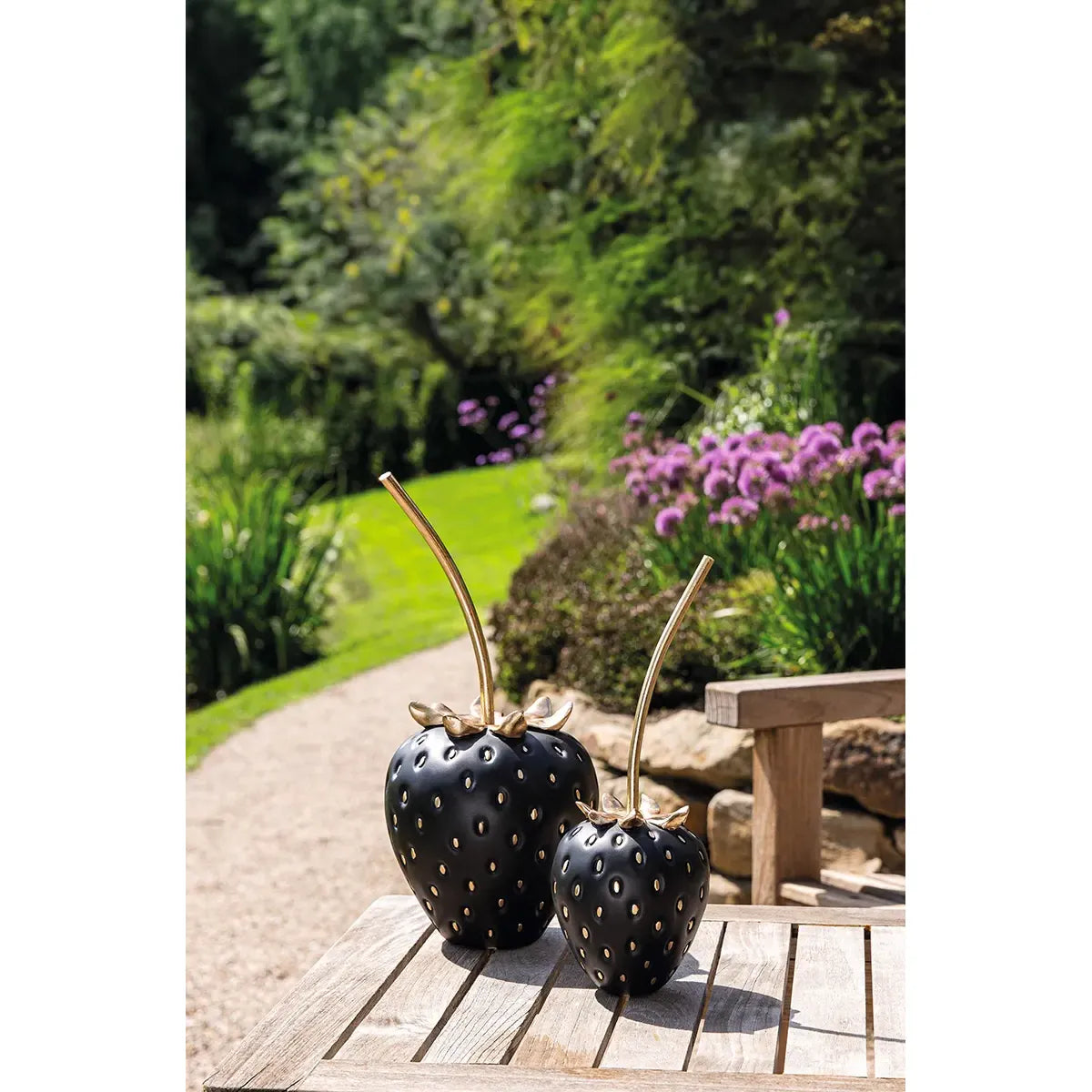 Dekoobjekt – Schwarze Erdbeerform, Matte Oberfläche, Höhe 28,5 cm - Frutilla | Gilde