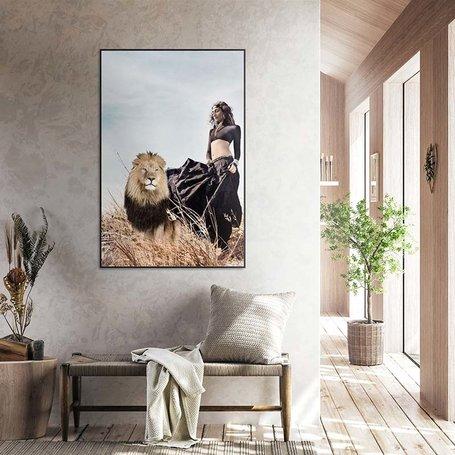 Wandbild aus mit strukturierter Oberfläche künstlerischer Glasveredelung und zeitlosem Motiv – Lion Queen | PTMD - Esszett Luxury | Stilvolles Wohnen mit Charakter