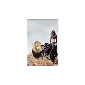 Wandbild aus mit strukturierter Oberfläche künstlerischer Glasveredelung und zeitlosem Motiv – Lion Queen | PTMD - Esszett Luxury | Stilvolles Wohnen mit Charakter
