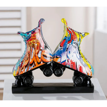 Skulptur – Mehrfarbiges Graffiti, Rollschuh Motiv, Schwarze Akzente, 21 cm - Street Art | Gilde
