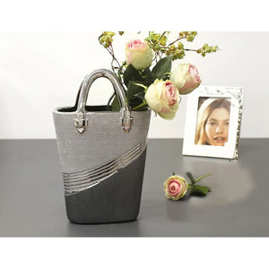 Vase – Graue Keramik, Silberfarbene Streifen, Taschenform - Bridgetown | Gilde