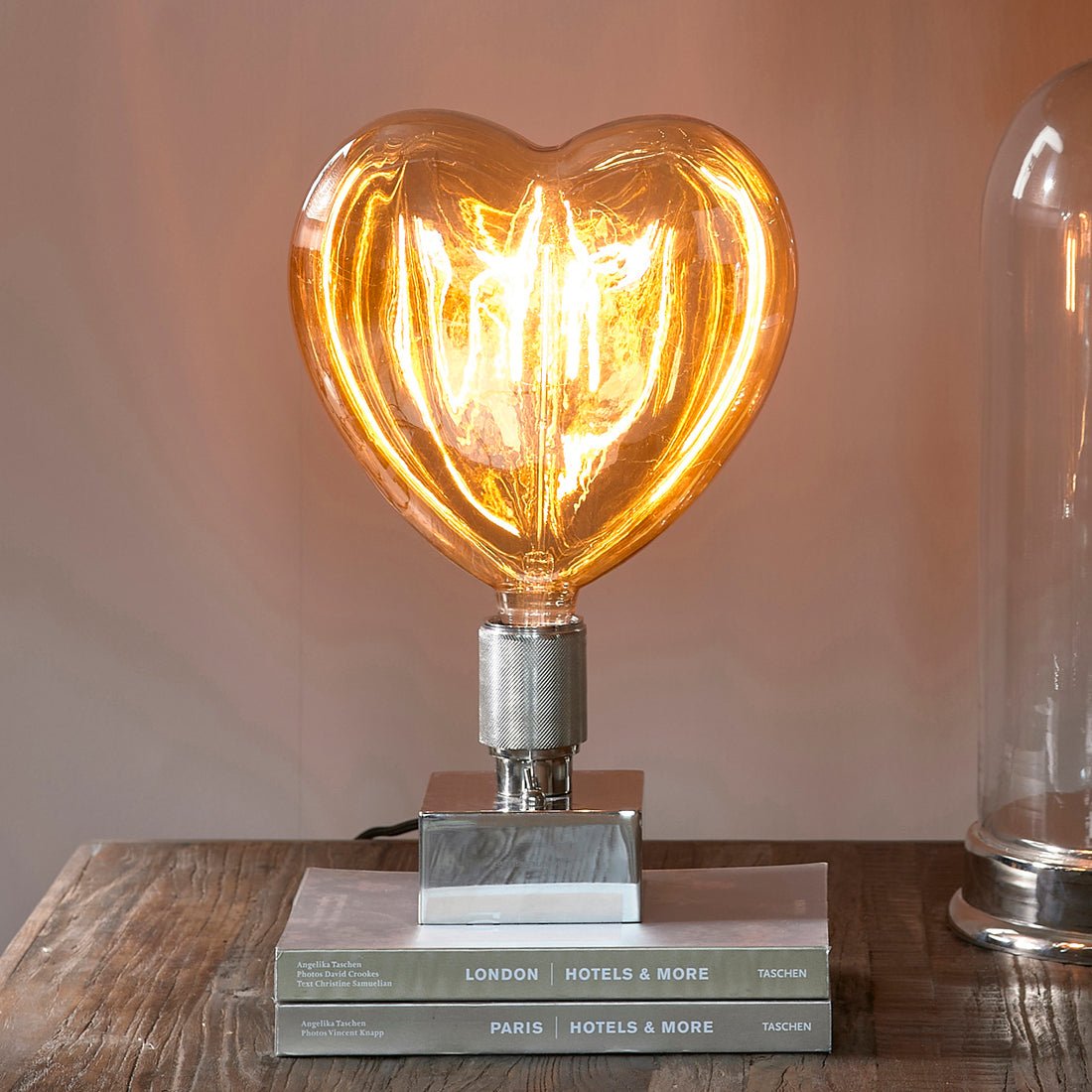 LED - Glühbirne aus Glas, Transparent, 24×10,5×26 cm – Lovely Heart | Rivièra Maison - Esszett Luxury | Stilvolles Wohnen mit Charakter