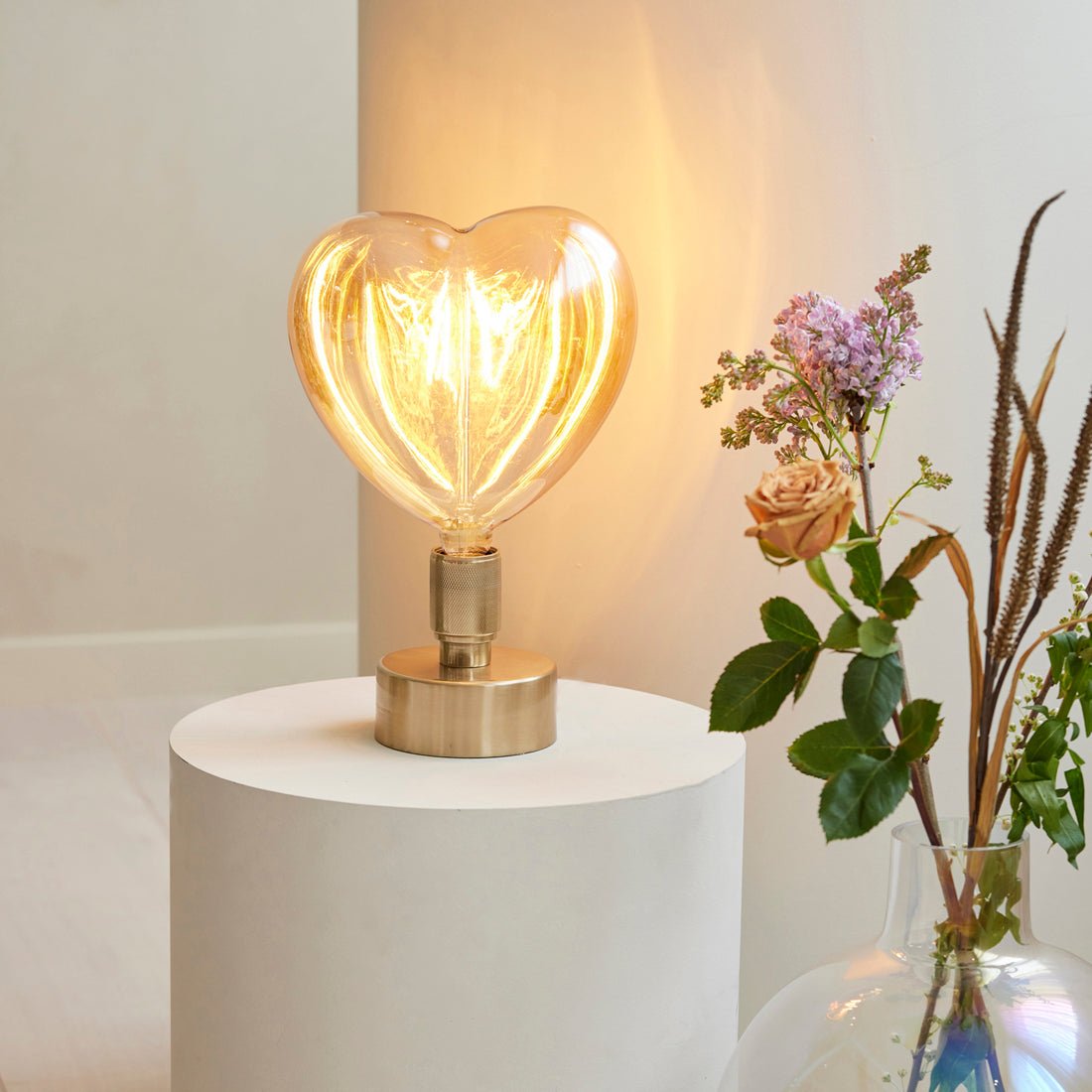 LED - Glühbirne aus Glas, Transparent, 24×10,5×26 cm – Lovely Heart | Rivièra Maison - Esszett Luxury | Stilvolles Wohnen mit Charakter