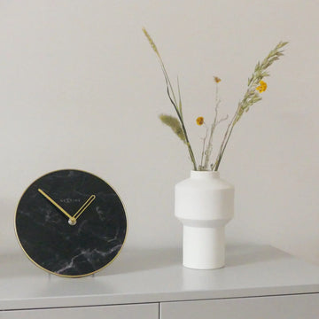 Tischuhr – Marmorglas, Goldene Zeiger, Stilles Werk - Marble | NeXtime