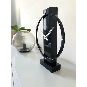 Tischuhr – Schwarzes Holz, Stahlring, Stilles Werk - Carl Klein | NeXtime