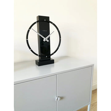 Tischuhr – Schwarzes Holz, Stahlring, Stilles Werk - Carl Klein | NeXtime