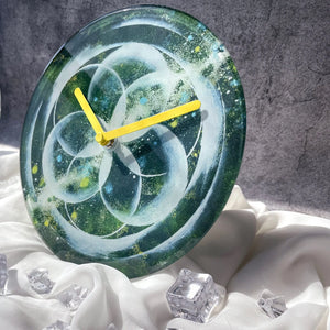 Tischuhr – Kosmisches Muster, Gehärtetes Glas, Lautloses Uhrwerk - Cosmo Tisch | NeXtime