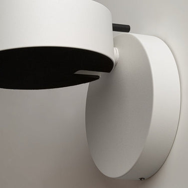 Wandleuchte Weiß, Metallrahmen, integrierte 4 W LED 3000 K, modern – Nuance | Maytoni - Esszett Luxury | Stilvolles Wohnen mit Charakter