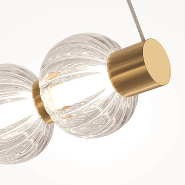 Pendelleuchte Goldfarbener Metallrahmen Gerillte Glaskugeln LED 40 W 3000 K – Amulet | Maytoni - Esszett Luxury | Stilvolles Wohnen mit Charakter