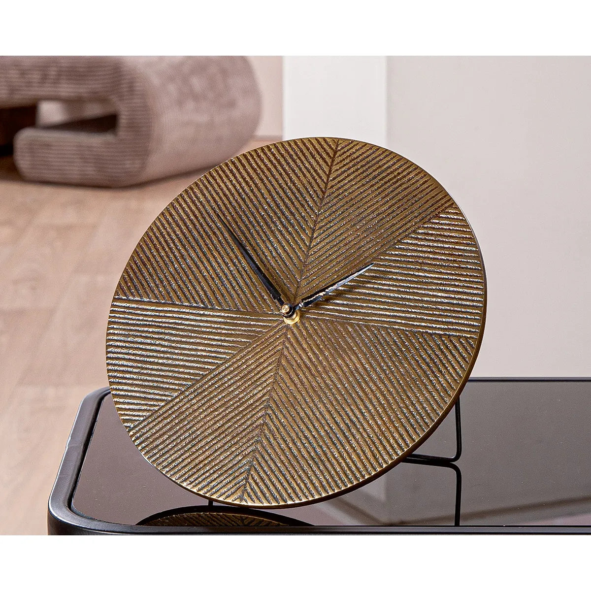 Tischuhr – Bronze Oberfläche, Runde Form, Strukturierte Optik, 25,5 cm - Rapa | Gilde