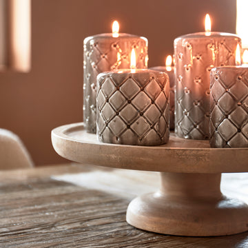Stumpenkerze Beige mit Karo - Druck Paraffin (ØxH 9,5x15) - Pillar | Rivièra Maison - Esszett Luxury | Stilvolles Wohnen mit Charakter