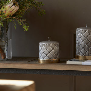Stumpenkerze Beige Karomuster Paraffin (ØxH 9,5x10) - Pillar | Rivièra Maison - Esszett Luxury | Stilvolles Wohnen mit Charakter