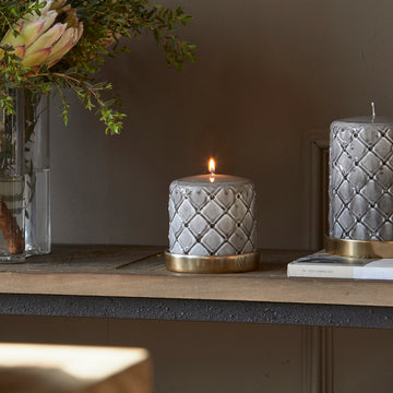 Stumpenkerze Beige Karomuster Paraffin (ØxH 9,5x10) - Pillar | Rivièra Maison - Esszett Luxury | Stilvolles Wohnen mit Charakter