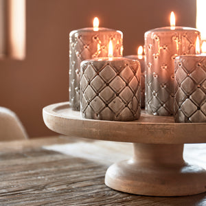 Stumpenkerze Beige Karomuster Paraffin (ØxH 9,5x10) - Pillar | Rivièra Maison - Esszett Luxury | Stilvolles Wohnen mit Charakter