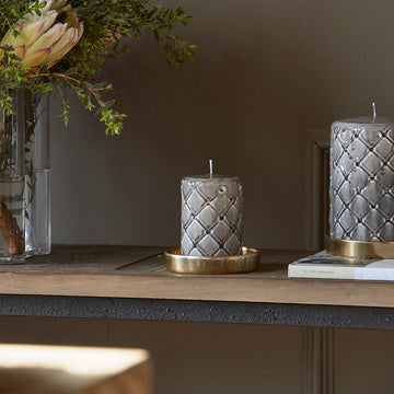 Stumpenkerze Beige, Rautenmuster, Paraffin (ØxH 7x10) - Pillar | Rivièra Maison