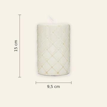 Stumpenkerze Weiß mit Rautenmuster, Paraffin (ØxH 9,5x15) - Pillar | Rivièra Maison