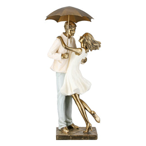 Skulptur – Metallische Optik, Paar Design, Goldene Akzente - Love in the Rain | Gilde