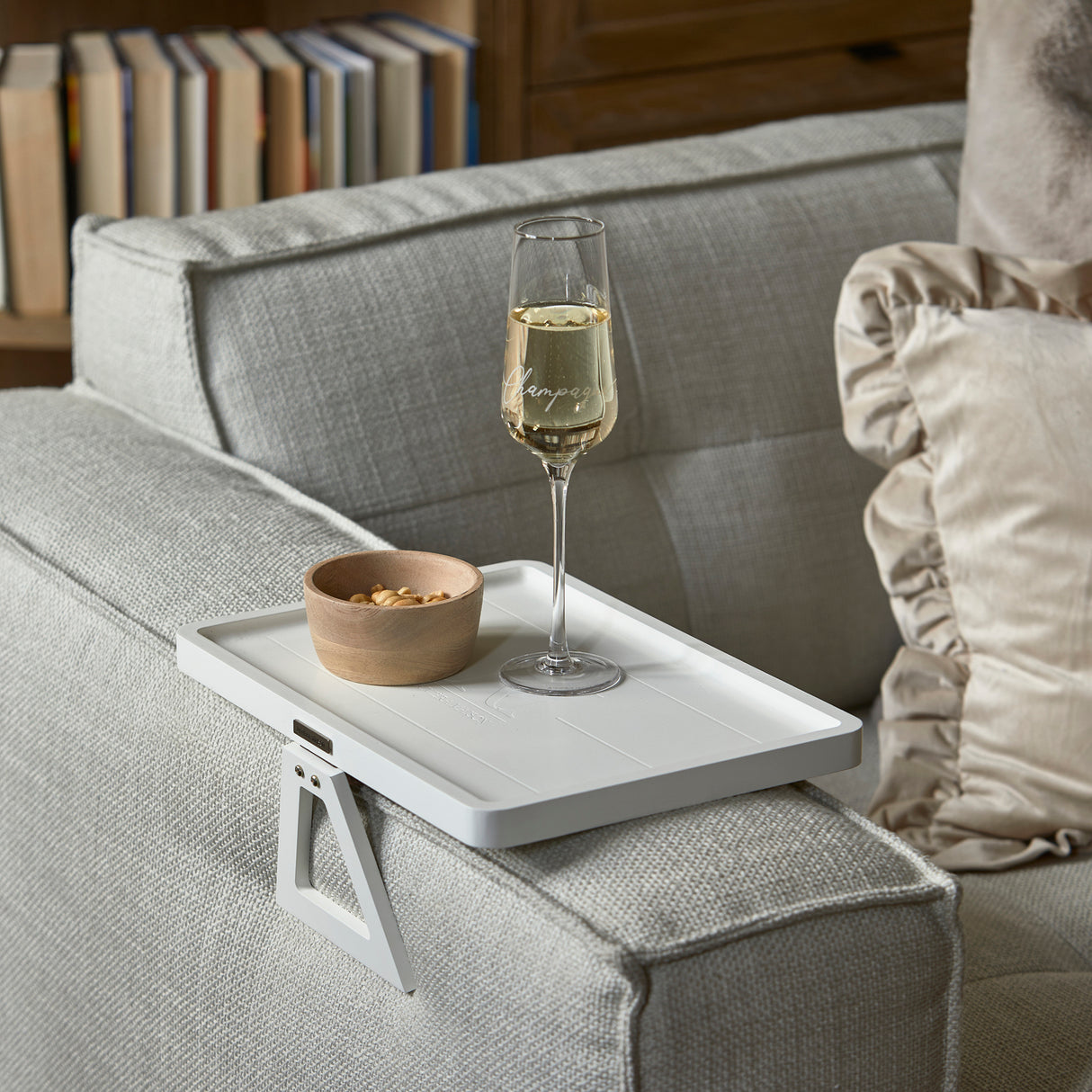 Armlehnentablett Beige, Rechteckig, Holz - Monogram Plateau De Fauteuil | Rivièra Maison - Esszett Luxury | Stilvolles Wohnen mit Charakter