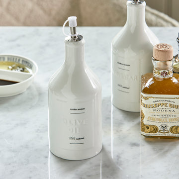 Ölflasche – Weißes Porzellan, Ausgießer, Spülmaschinenfest – RM Capri | Rivièra Maison - Esszett Luxury | Stilvolles Wohnen mit Charakter