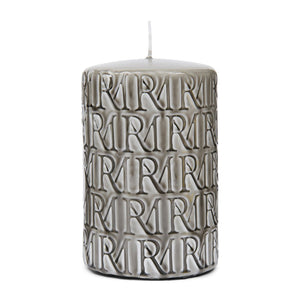 kerze Beige Paraffin mit geprägtem Monogramm L – Monogram | Rivièra Maison - Esszett Luxury | Stilvolles Wohnen mit Charakter