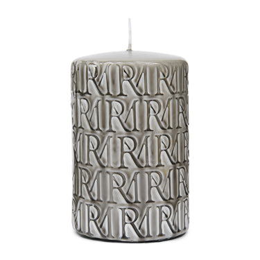 kerze Beige Paraffin mit geprägtem Monogramm L – Monogram | Rivièra Maison - Esszett Luxury | Stilvolles Wohnen mit Charakter