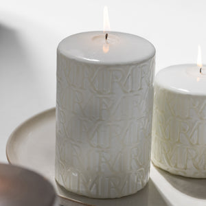kerze Weiß Paraffin mit geprägtem Monogramm L – Monogram | Rivièra Maison - Esszett Luxury | Stilvolles Wohnen mit Charakter