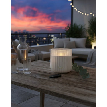 LED-Kerze – Dreiflammiges Design, Flackernde LED, Timer Funktion - Belleville | ELLE Decoration