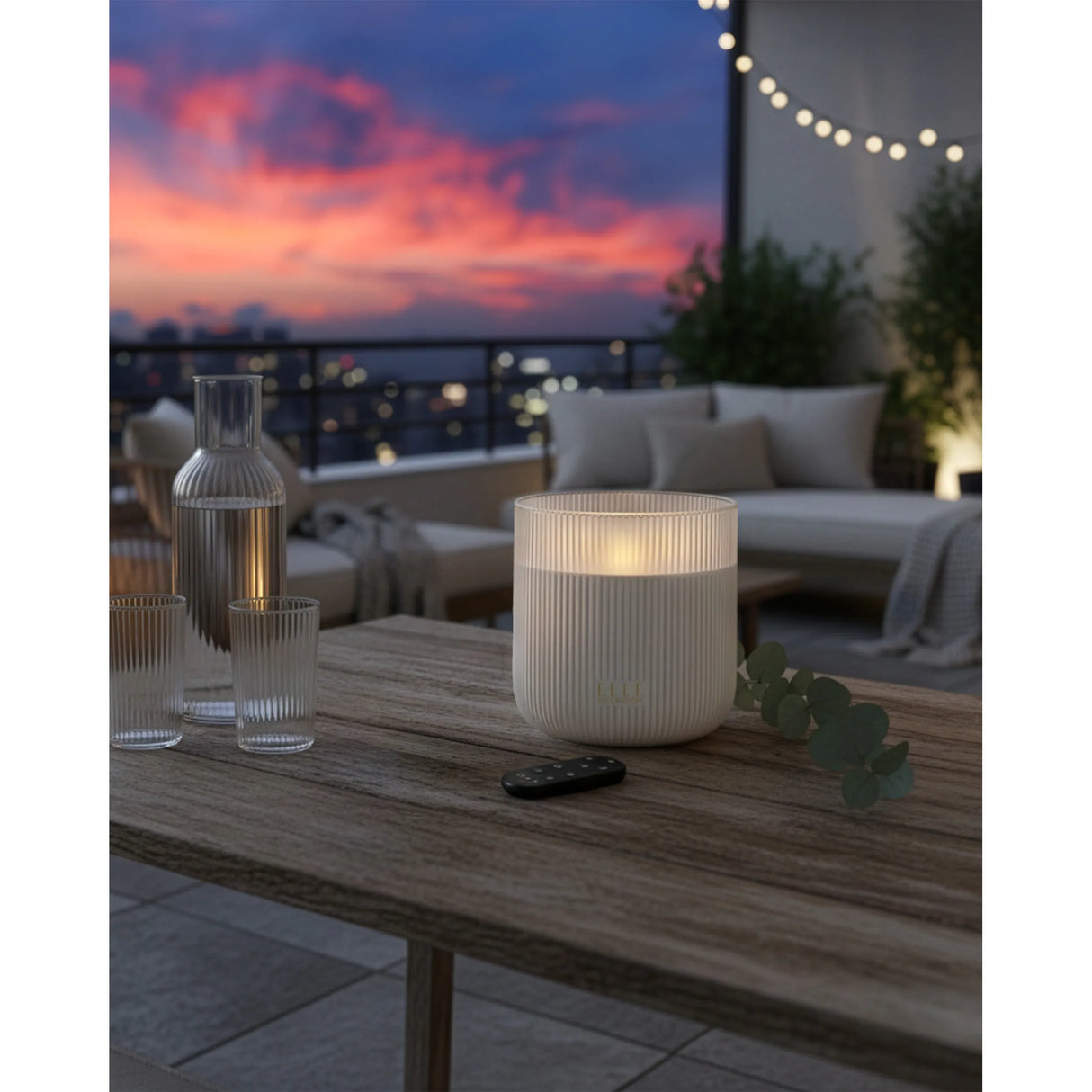 LED-Kerze – Dreiflammiges Design, Flackernde LED, Timer Funktion - Belleville | ELLE Decoration
