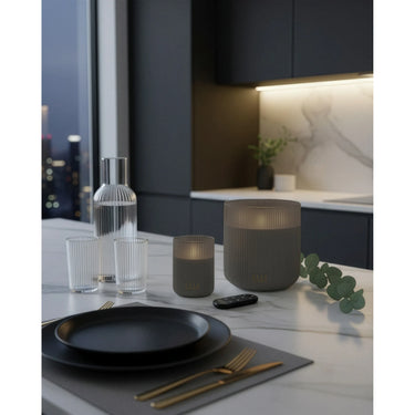 LED-Kerze – Dreiflammiges Design, Flackernde LED, Timer Funktion - Belleville | ELLE Decoration