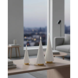 LED-Kerze – Plissiertes Design, Echtwachs Optik, Flackernde LED - Boreal | ELLE Decoration