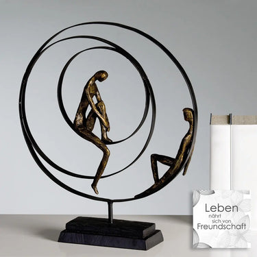 Skulptur – Bronzefarbene Oberfläche, Paarmotiv, Strukturierte Form - Patience | Gilde