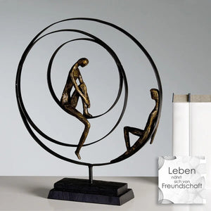 Skulptur – Bronzefarbene Oberfläche, Paarmotiv, Strukturierte Form - Patience | Gilde