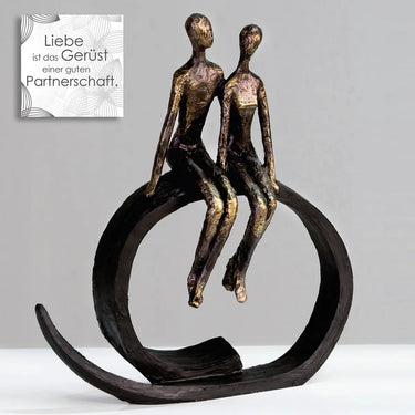 Skulptur – Bronzefarbenes Finish, Inniges Paar, Strukturierte Oberfläche - Close | Gilde