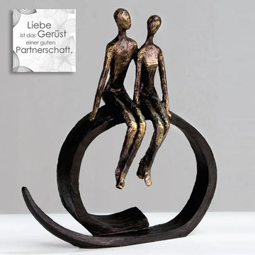 Skulptur – Bronzefarbenes Finish, Inniges Paar, Strukturierte Oberfläche - Close | Gilde