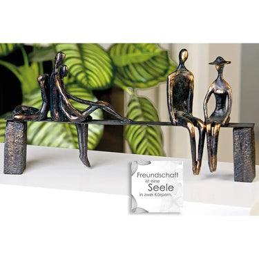 Skulptur – Bronzefarbene Figuren, Schwarze Bank, Strukturierte Oberfläche - Leisure | Gilde