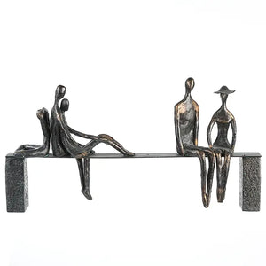 Skulptur – Bronzefarbene Figuren, Schwarze Bank, Strukturierte Oberfläche - Leisure | Gilde