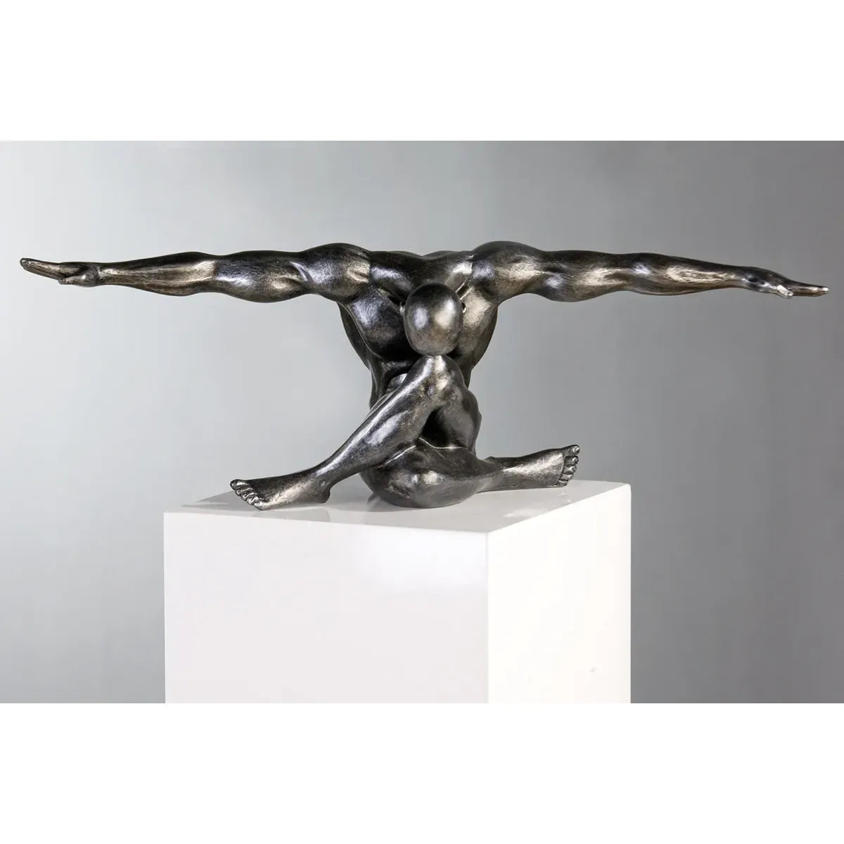 Skulptur – Silberfarbe, Antike Optik, Matter Schimmer, Höhe 20 cm - Cliffhanger | Gilde