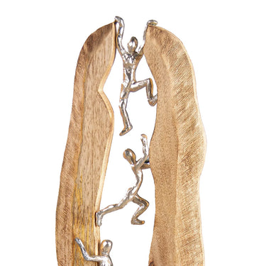 Skulptur – Klettermotiv, Aluminium Holz Design, Naturfarbenes Finish - To the Top | Gilde