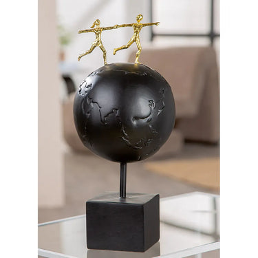 Skulptur – Schwarzes Kunstharz, Goldene Akzente, Weltkugel Motiv - Around the World | Gilde