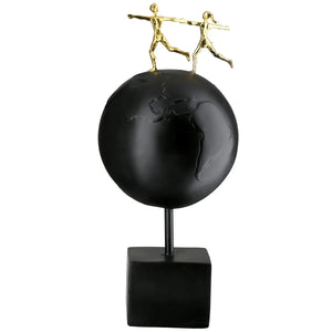 Skulptur – Schwarzes Kunstharz, Goldene Akzente, Weltkugel Motiv - Around the World | Gilde